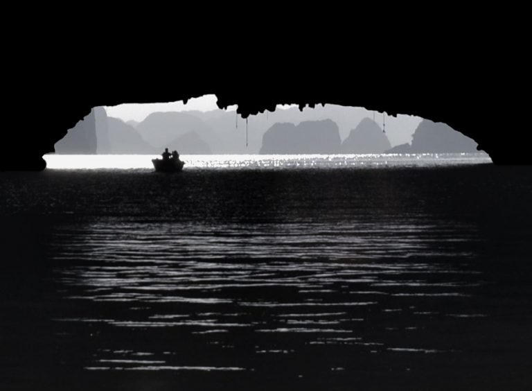 fishermen_halong_bay_vietnam